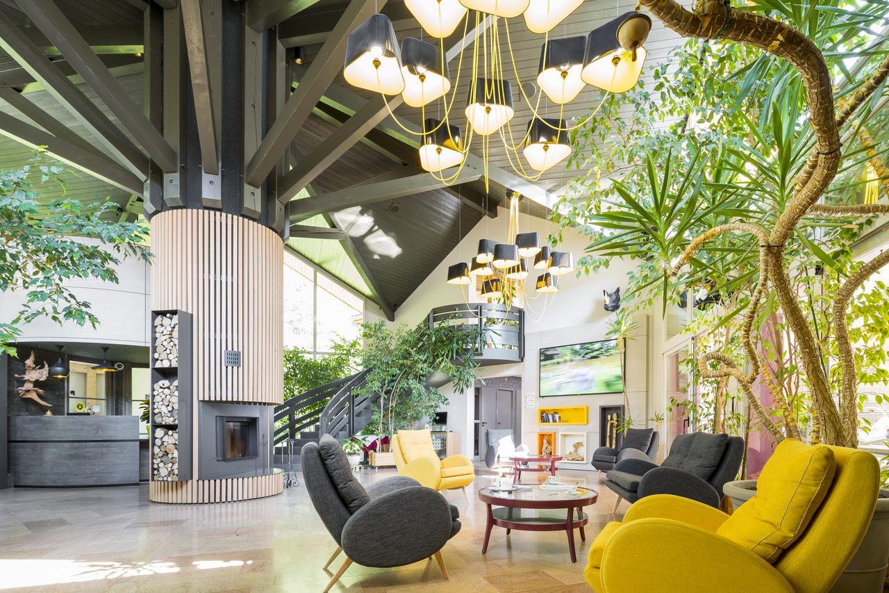 Le Bois Dormant-Hotel Restaurant & Spa Logis Hotel Champagnole Exteriör bild